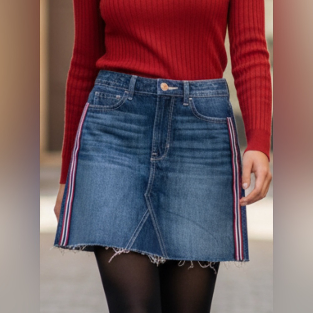 Hollister Ultra High-Rise Side Stripe Skirt Size 3 / 26 NWT